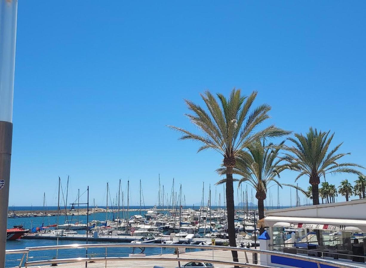 Apartamento A 150 Metros De La Playa Y Del Puerto Deportivo エステポナ エクステリア 写真