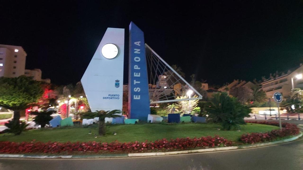 Apartamento A 150 Metros De La Playa Y Del Puerto Deportivo エステポナ エクステリア 写真