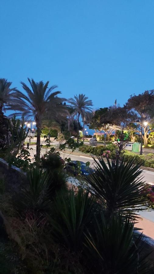 Apartamento A 150 Metros De La Playa Y Del Puerto Deportivo エステポナ エクステリア 写真